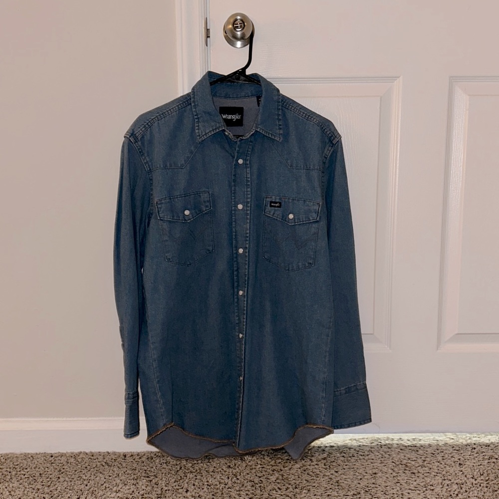 Wrangler Denim long sleeve snap button up.